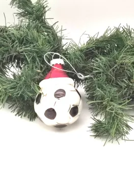 Baumkugel Fußball mit Mütze