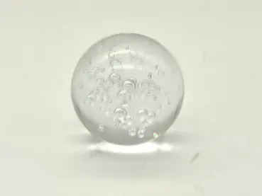 Kristallglaskugel klar mit Luftblasen