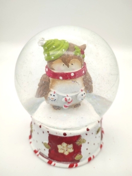 Snow globe owl with hat