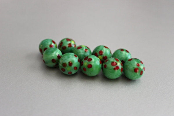 Green ball with red flower 16mm