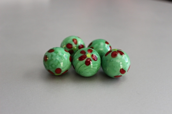 Green ball with red flower 25mm