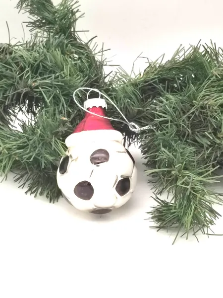 Baumkugel Fußball mit Mütze
