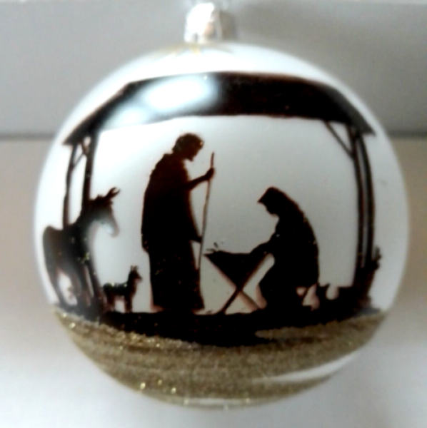 Bauble with a crib and three kings