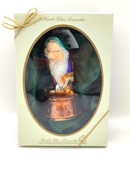 Tree ball dwarf from Snow White with a green hat