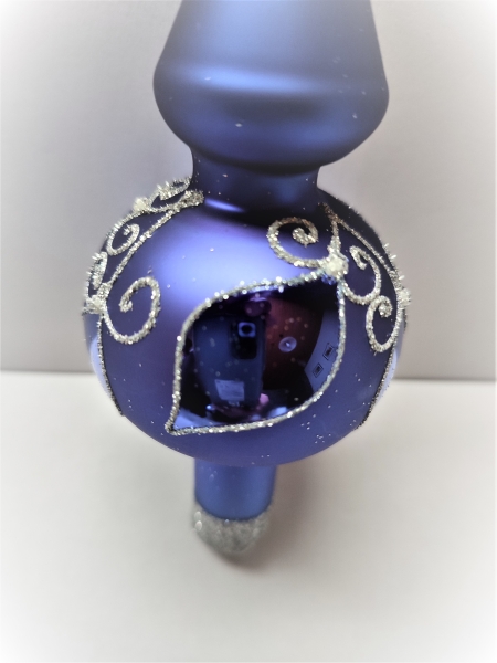 Tree top in blue with floral ornament