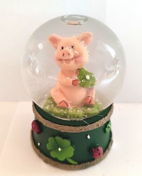 Snow globe lucky pig with flower