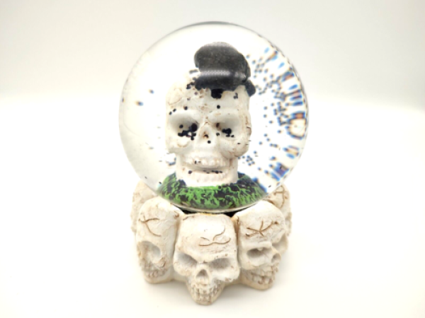Halloween glitter ball - skull with raven