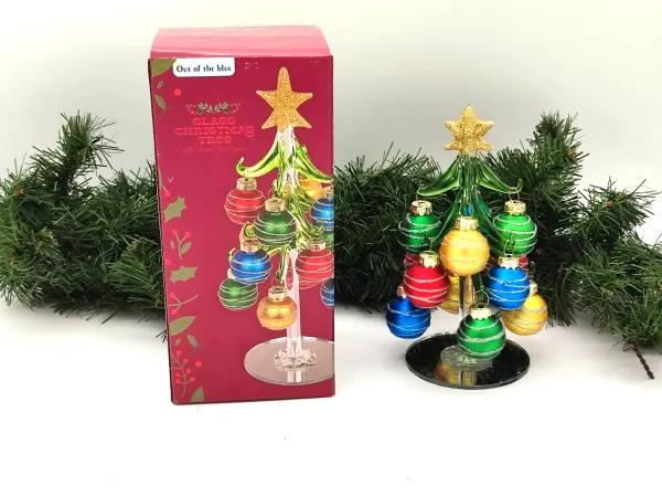 Christbaum mit 12 Kugeln