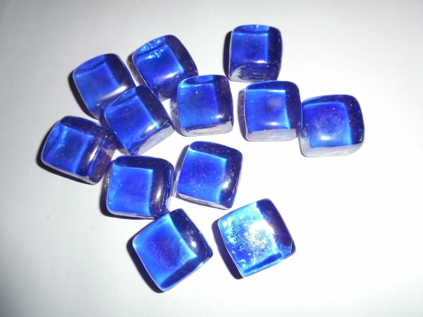 Glass ice cubes blue 25 x 25 x 15mm