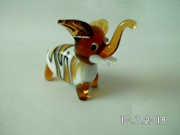Elephant - brown-white