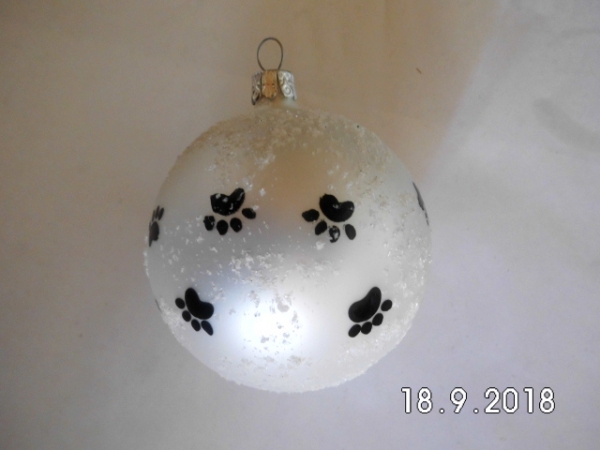 Bauble paws