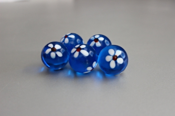 Blue ball with white flower 25mm