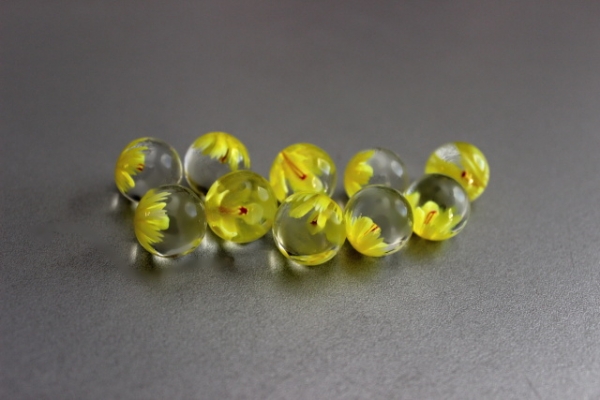 Yellow flower with style 16mm - 3D effect