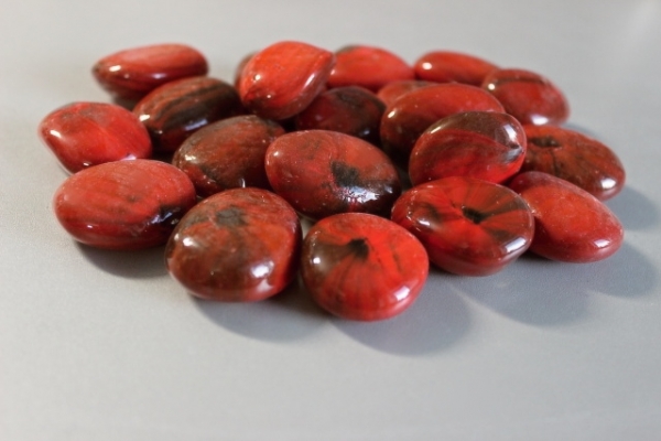 Glass pebble red 20-40mm