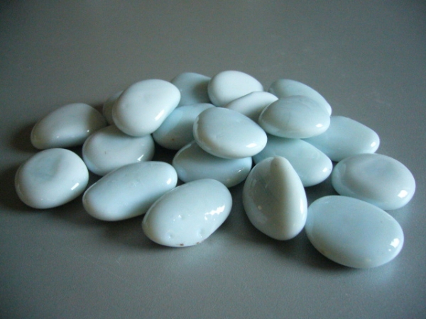 Glass pebbles white 20-40mm