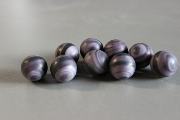 Dunkellila mit schwarzen Streifen Profi-Murmel 16,48mm